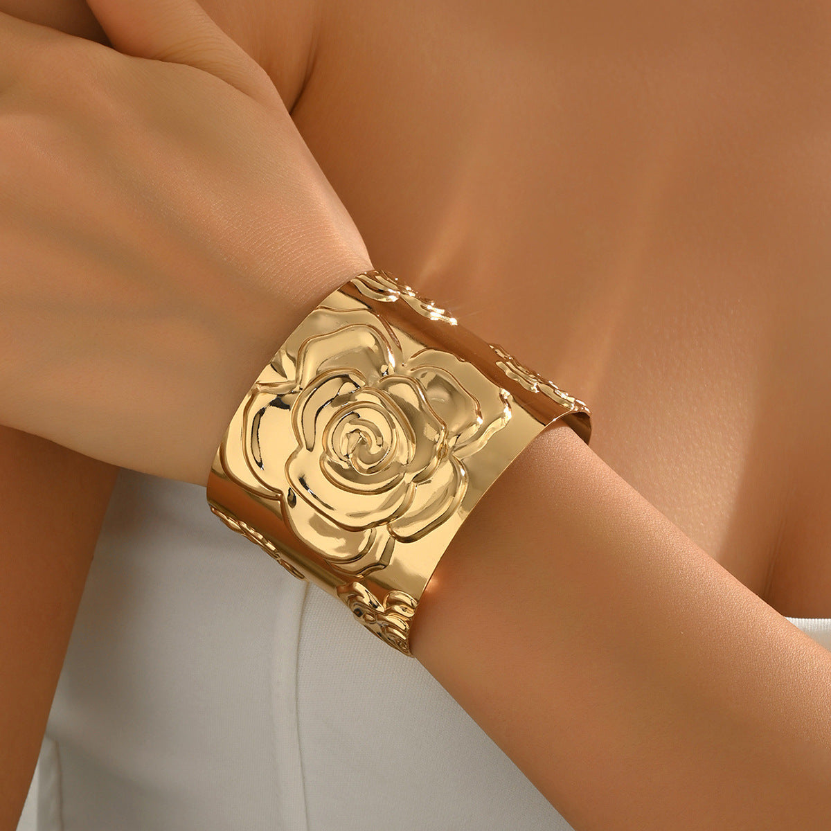 Elegante Brazalete de Puño Geométrico de Rosa para Mujer en Aleación de Zinc con Acabado Galvanizado