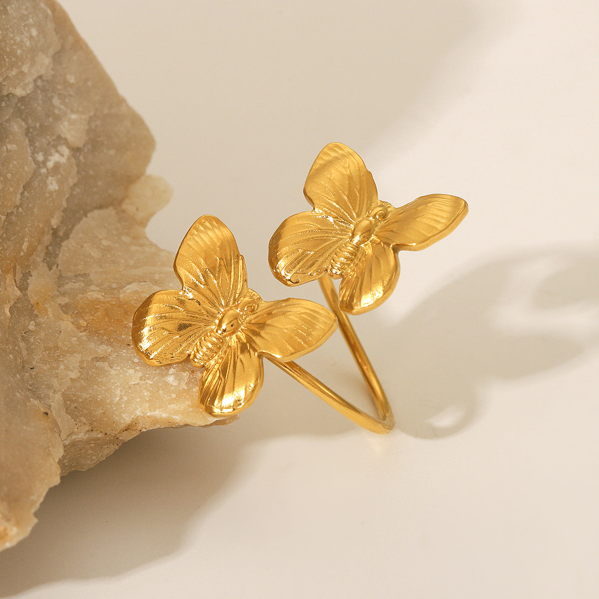 Anello da Donna a Farfalla in Acciaio Inossidabile con Finitura Placcata, Accessorio di Moda Minimalista ed Elegante
