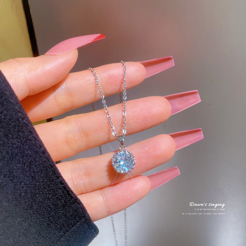 Collana da donna minimalista con intarsio di strass, in acciaio al titanio, con design geometrico