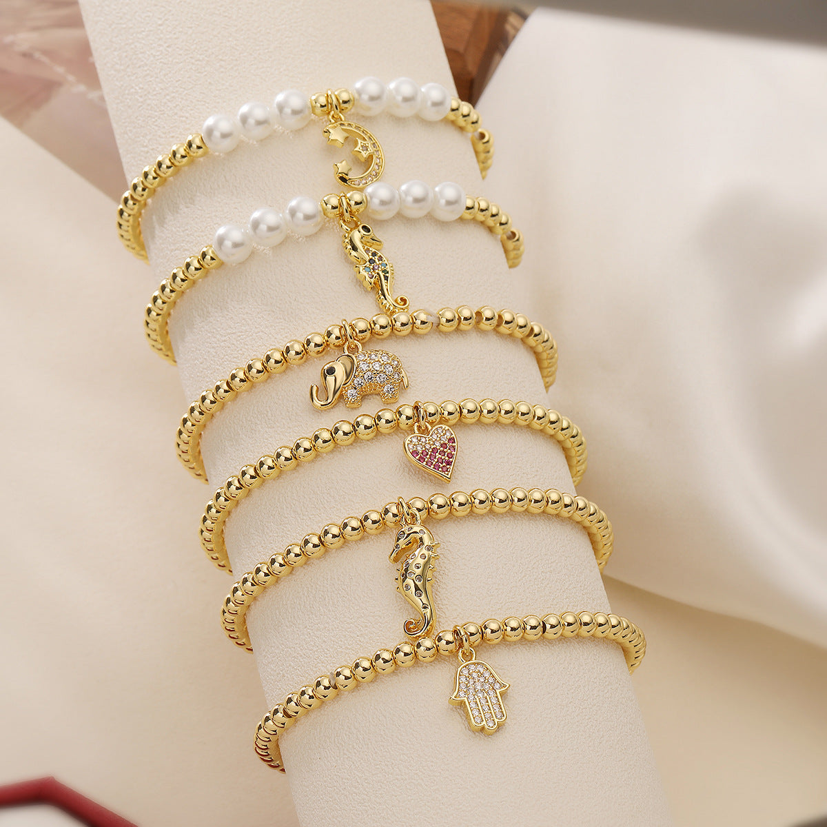 Bracciale con ciondolo a forma di elefante e cavalluccio marino geometrico alla moda con perline in rame, base in rame placcato oro 18 carati, intarsio in zirconi, da donna