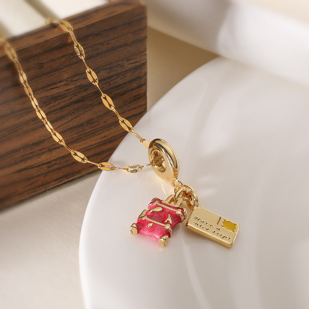 Collana con Pendente Geometrico Minimalista da Donna con Base in Rame, Placcatura in Vero Oro e Finitura Smaltata