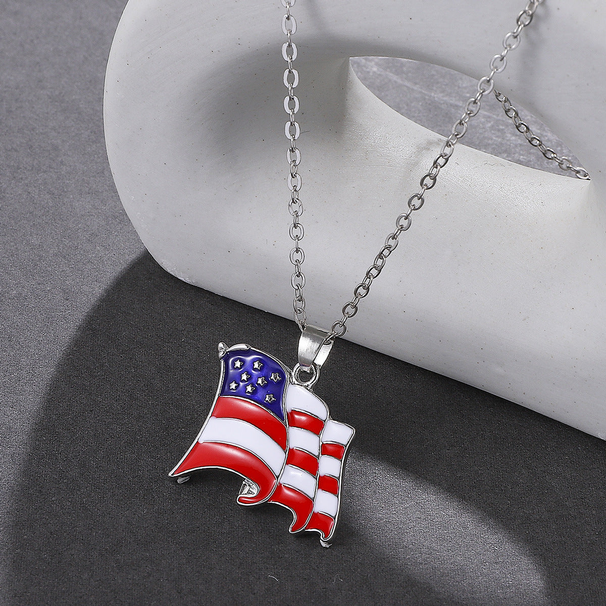 Minimalist Rhinestone Inlaid Heart & Wing Pendant Zinc Alloy Necklace with Cable Chain