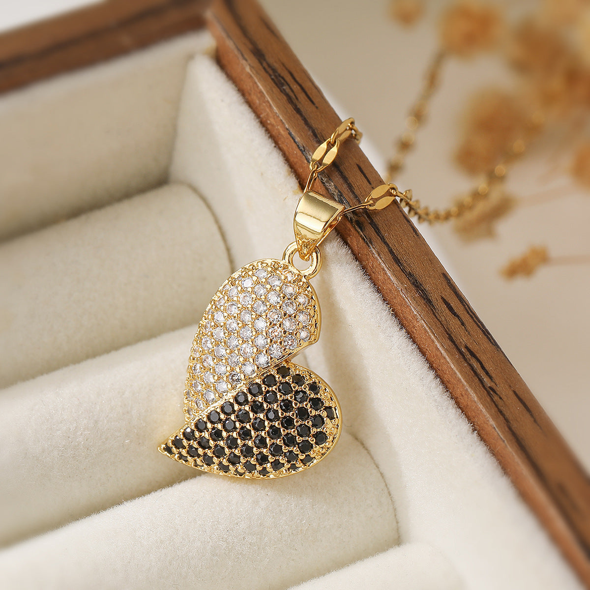 Minimalist Heart-Shaped Copper Necklace with 18K Gold Plating and Zircon Accents for Women