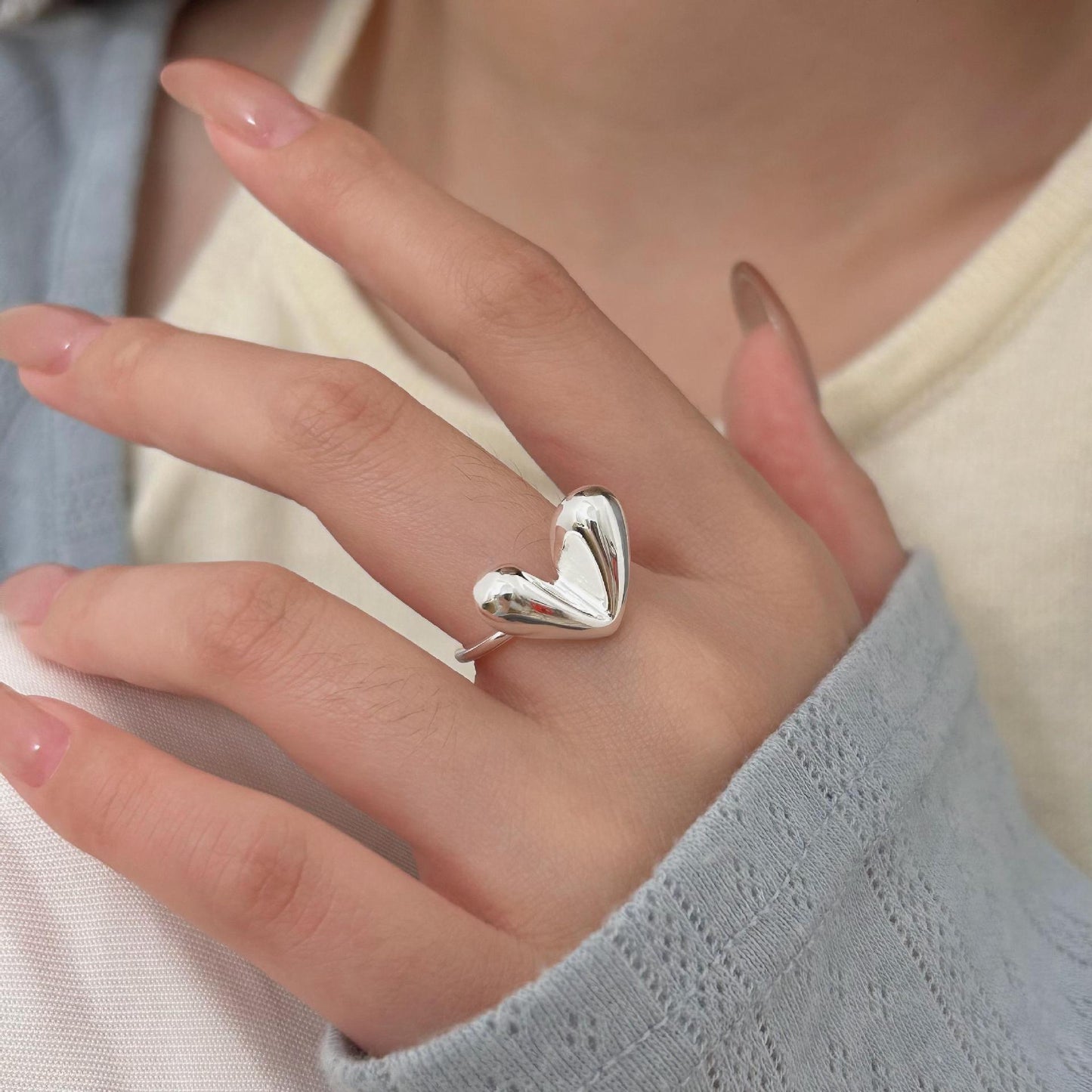 Anello Minimalista a Cuore in Argento Sterling S925 con Design Pulito e Fascia Liscia