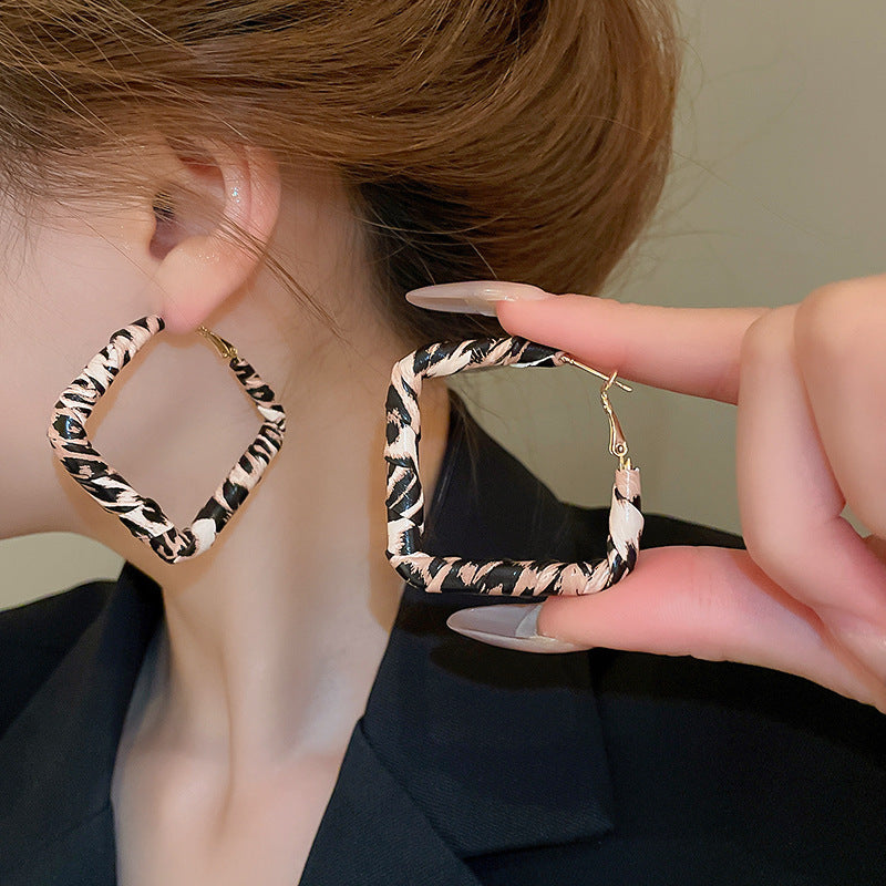 Orecchini a cerchio geometrici rotondi minimalisti da donna con base in rame placcato oro e perni in argento sterling 925, gioielli eleganti di lusso adatti all'ufficio