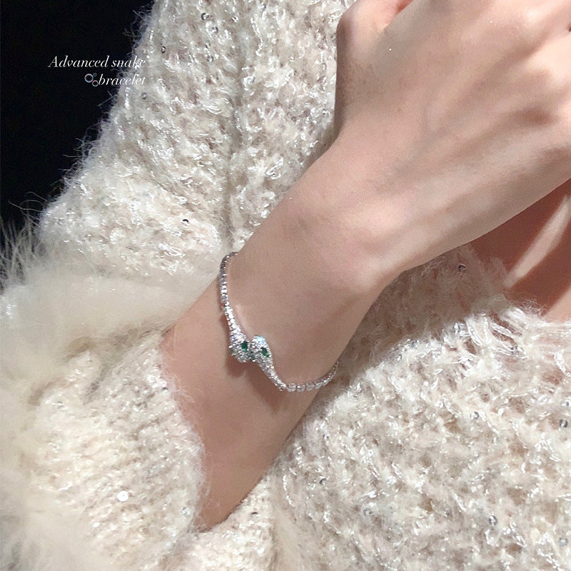 Pulsera de circonita bañada en oro con forma de serpiente para mujer, de estética minimalista de lujo