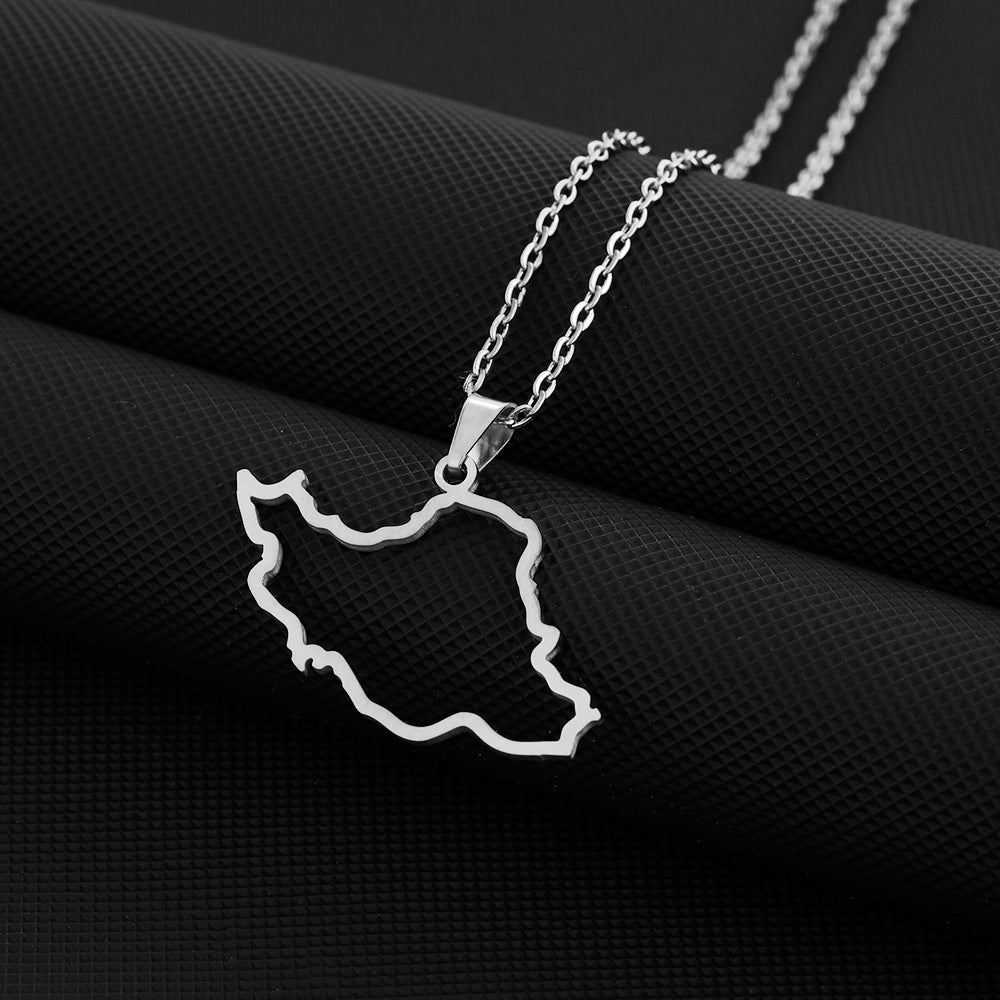 Collana con Pendente Geometrico Etnico in Acciaio Inox con Finitura Smaltata su Catena ad Anelli