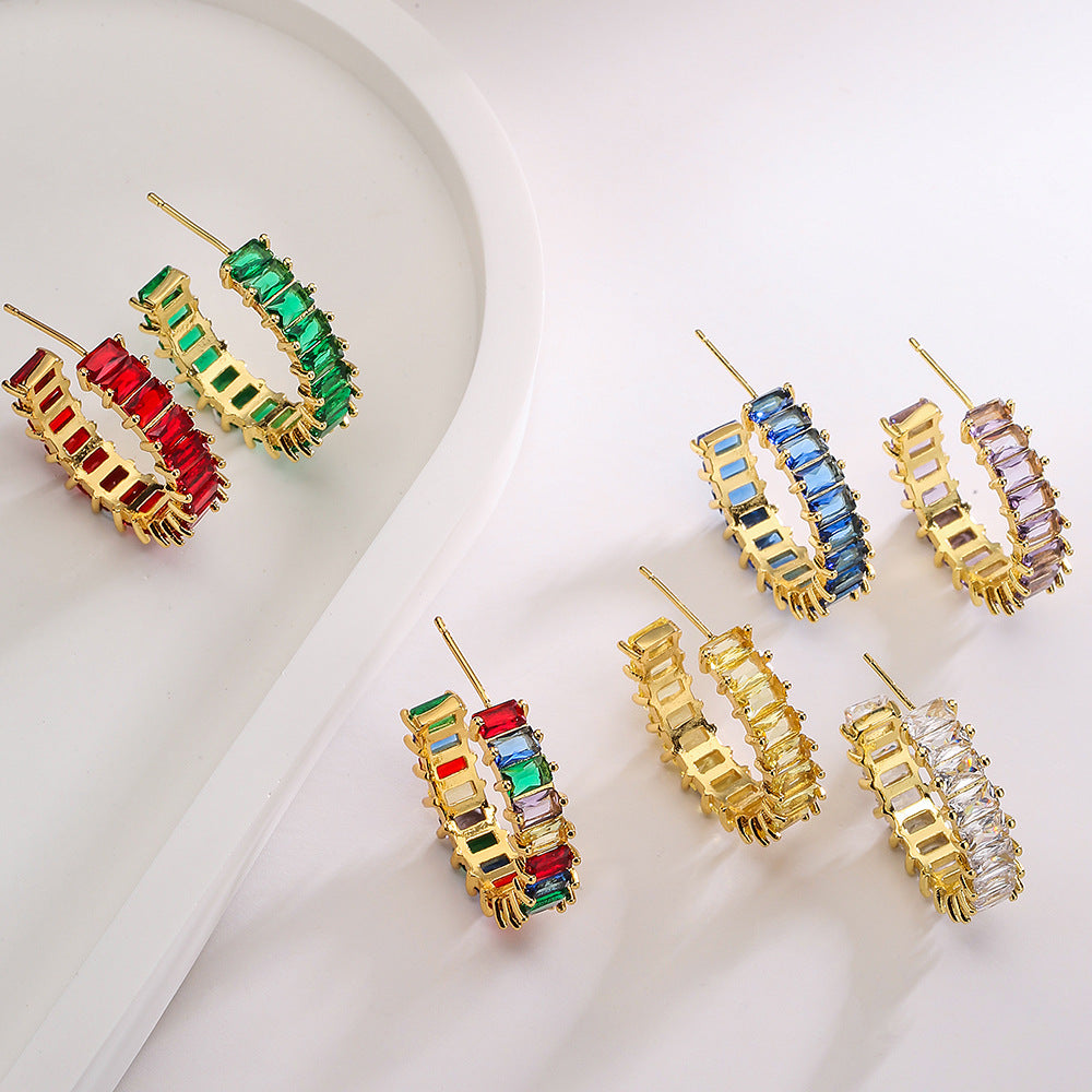 Orecchini da donna minimalisti geometrici asimmetrici in rame con zirconi e placcatura in oro 18K