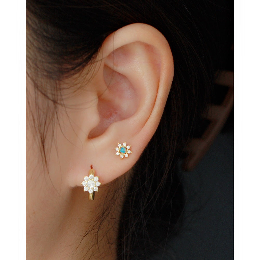 Orecchini a perno floreali in argento sterling 925 con intarsio in zirconi cubici