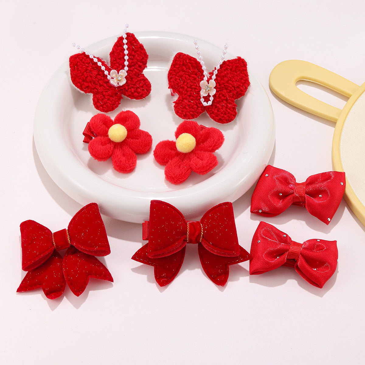Cartoon Style Bow and Floral Hair Clip for Girls - Handmade Children's Hair Accessory with Rabbit, Strawberry, and Flower Motifs - Soft Non-Slip Design for Ages 3-10