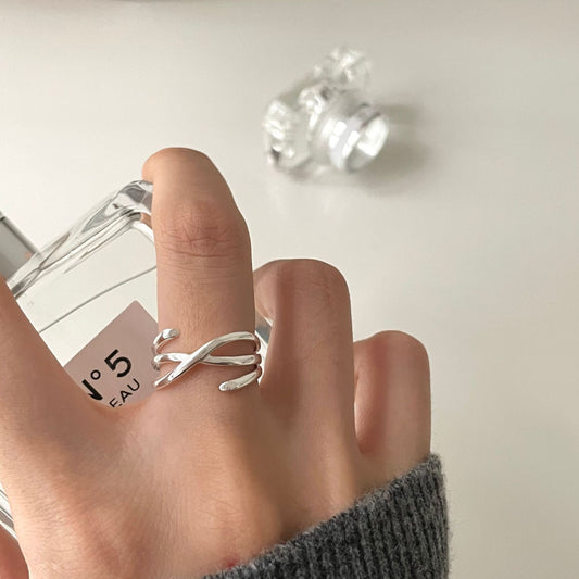 Minimalist Silver Ring for Women with Geometric Line Design and Letter Shape in 925 Sterling Silver