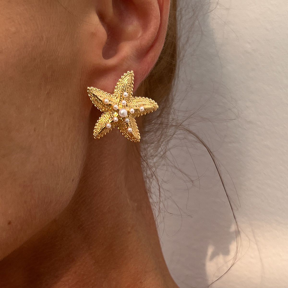 Vacation Style Star-Shaped Geometric Metal Stud Earrings for Women with Electroplated Finish and Beach-Inspired Design