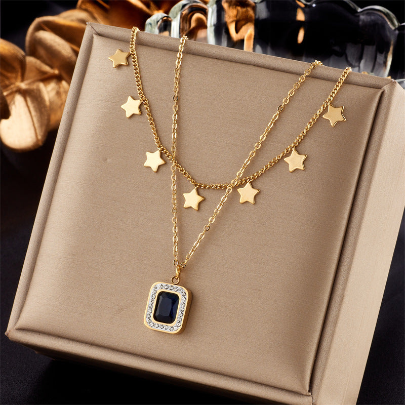 Collana Pendente Cuore a Doppio Strato Stile Minimalista con Ciondoli Quadrati con Strass Intarsiati e Rotondi in Perle su Catena in Acciaio Inossidabile