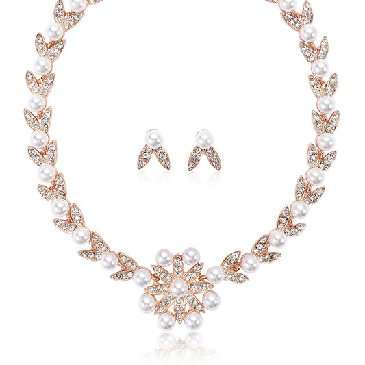 Elegante collar de aleación con colgante floral y de hojas para mujer con acabado chapado, delicada cadena para suéter y cadena de clavícula