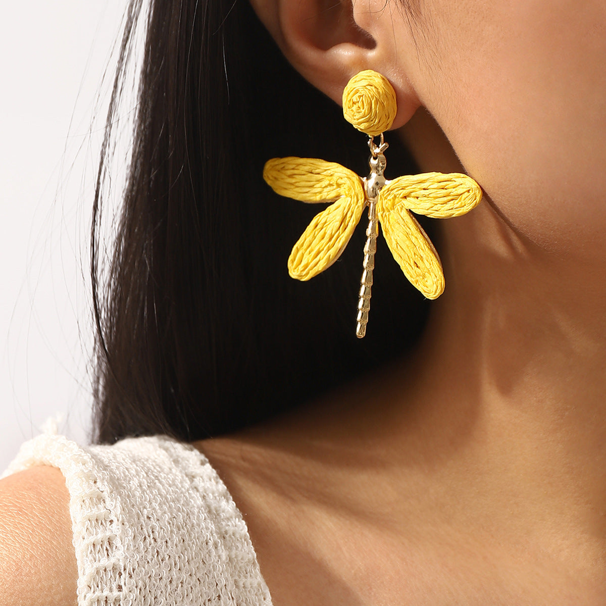 Vacation Style Handwoven Raffia Dragonfly Earrings for Women Alloy and Raffia Lightweight Bohemian-Inspired Fashion Earrings
