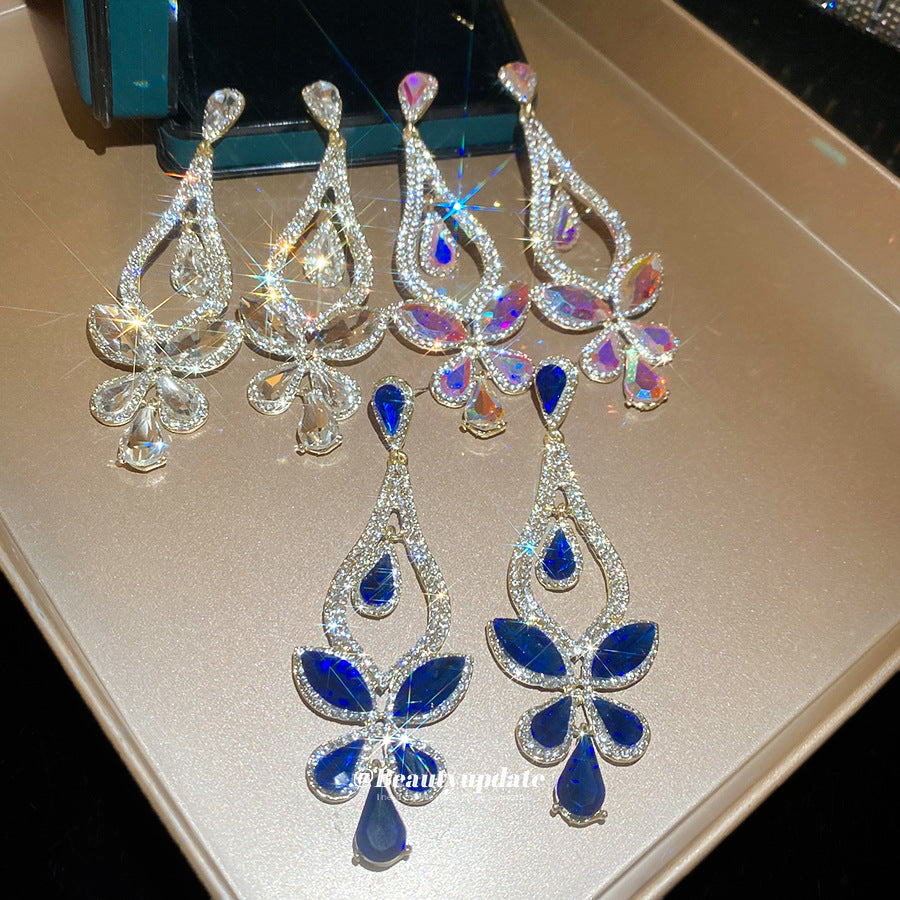 Elegantes pendientes de mariposa de lujo con incrustaciones de diamantes de imitación en base de aleación y postes de acero inoxidable para mujer