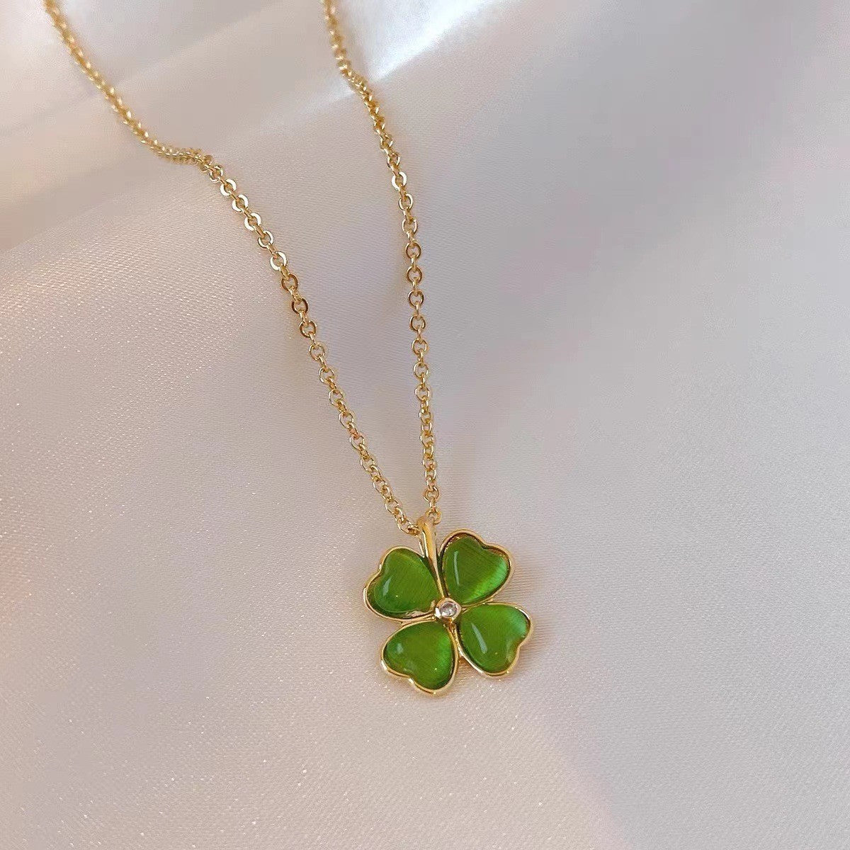 Original Design 18K Gold Plated Titanium Steel Four Leaf Clover Necklace with Emerald Inlay O-Chain Unisex