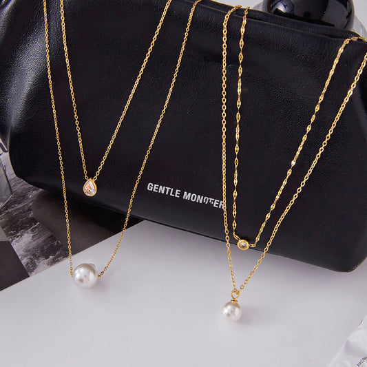 Collana con Pendente Geometrico Minimalista in Acciaio al Titanio con Accenti di Strass su Catena in Acciaio Inossidabile da Donna