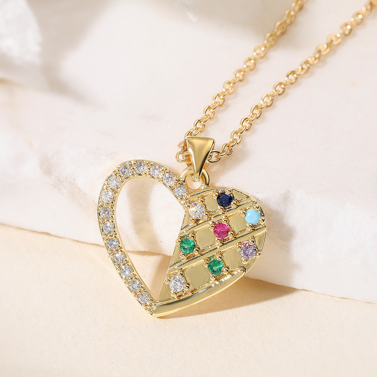 Minimalist Elegant 18K Gold Plated Brass Heart Cubic Zirconia Pendant Necklace for Women