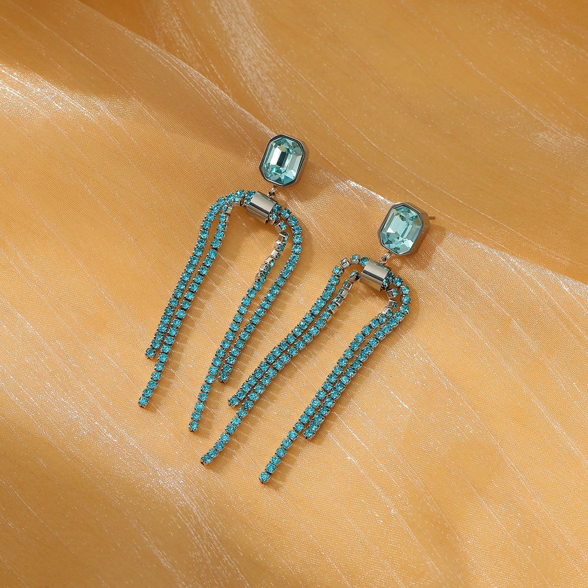 Orecchini da donna in stile vintage francese con nappa in acciaio al titanio e strass, finitura placcata, gioielli di lusso leggeri per tutti i giorni
