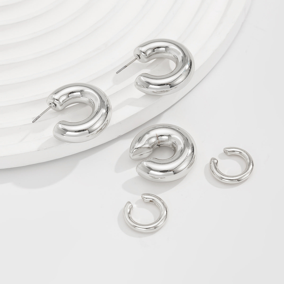 Pendientes de clip de tubo redondo hueco geométricos minimalistas para mujer con acabado de metal chapado