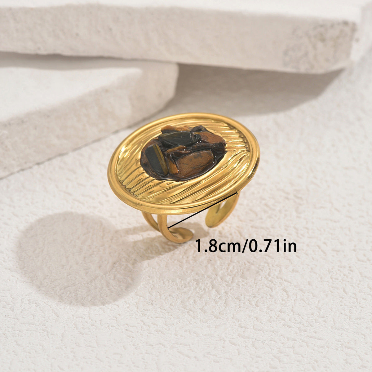 Anello aperto regolabile da donna con motivo geometrico, in rame con strass, per un look elegante da ufficio