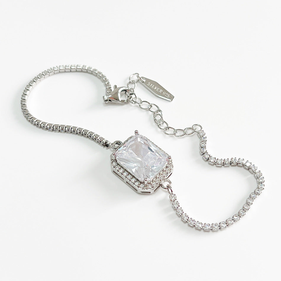 Pulsera de mujer minimalista de plata de ley 925 bañada en oro blanco con circonita cúbica en forma de estrella cuadrada