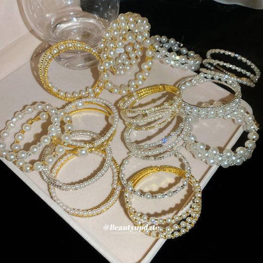 Elegante Bracciale Rigido Aperto a Doppio Strato con Perle e Inlay di Strass, Ispirazione Vintage, Design Geometrico Rotondo, Accessorio Lussuoso Minimalista