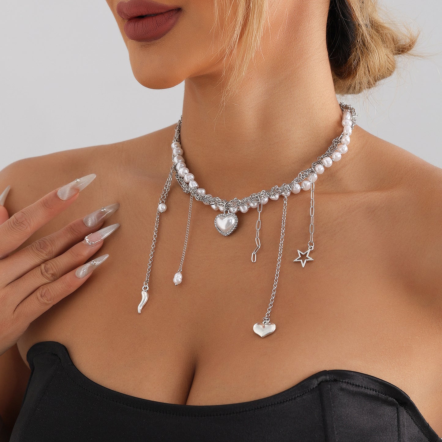 Collar con colgante vintage bohemio en forma de corazón con borla y detalles de perlas para mujer, cadena de aleación con baño de oro