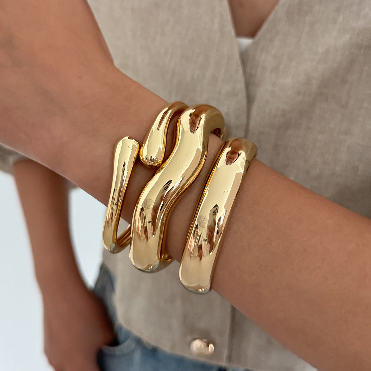 Luxury Elegant Geometric Teardrop Plated Alloy Cuff Bracelet for Women