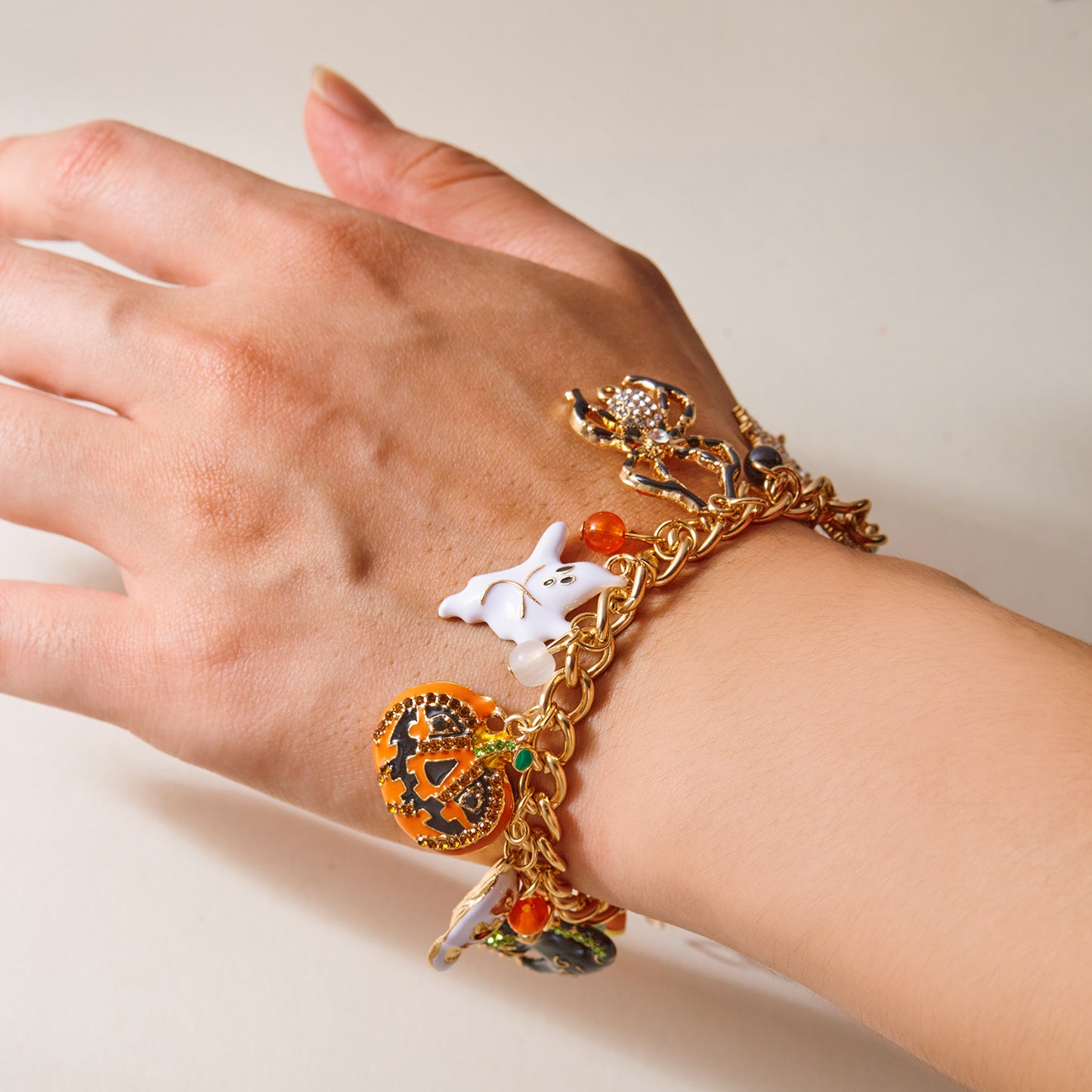 Bracciale in lega a tema Halloween con design zucca fantasma ragno elettrolitico da donna