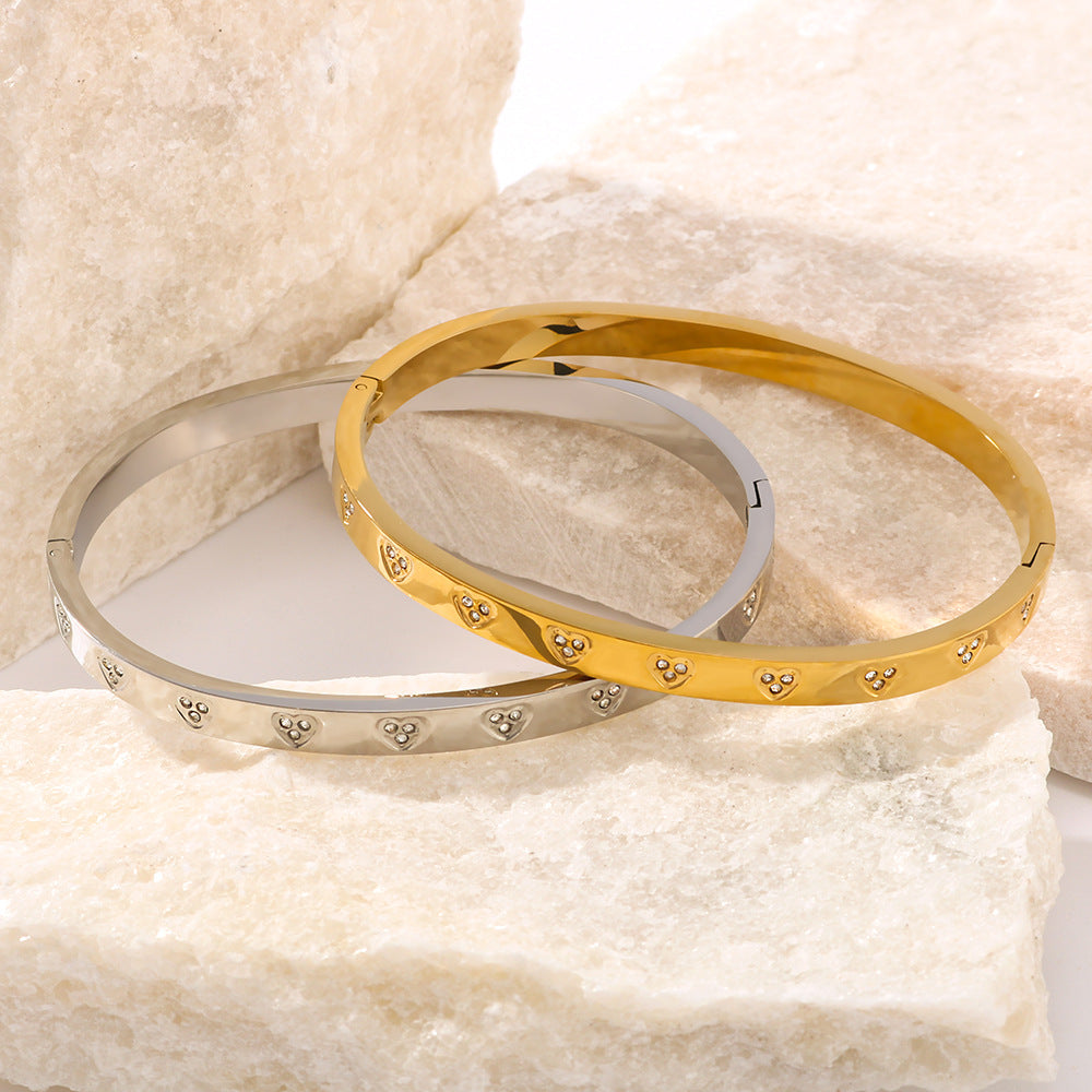 Minimalist Heart-Shaped Rhinestone-Inlaid Titanium Steel Bracelet with 18K Gold Plating for Women