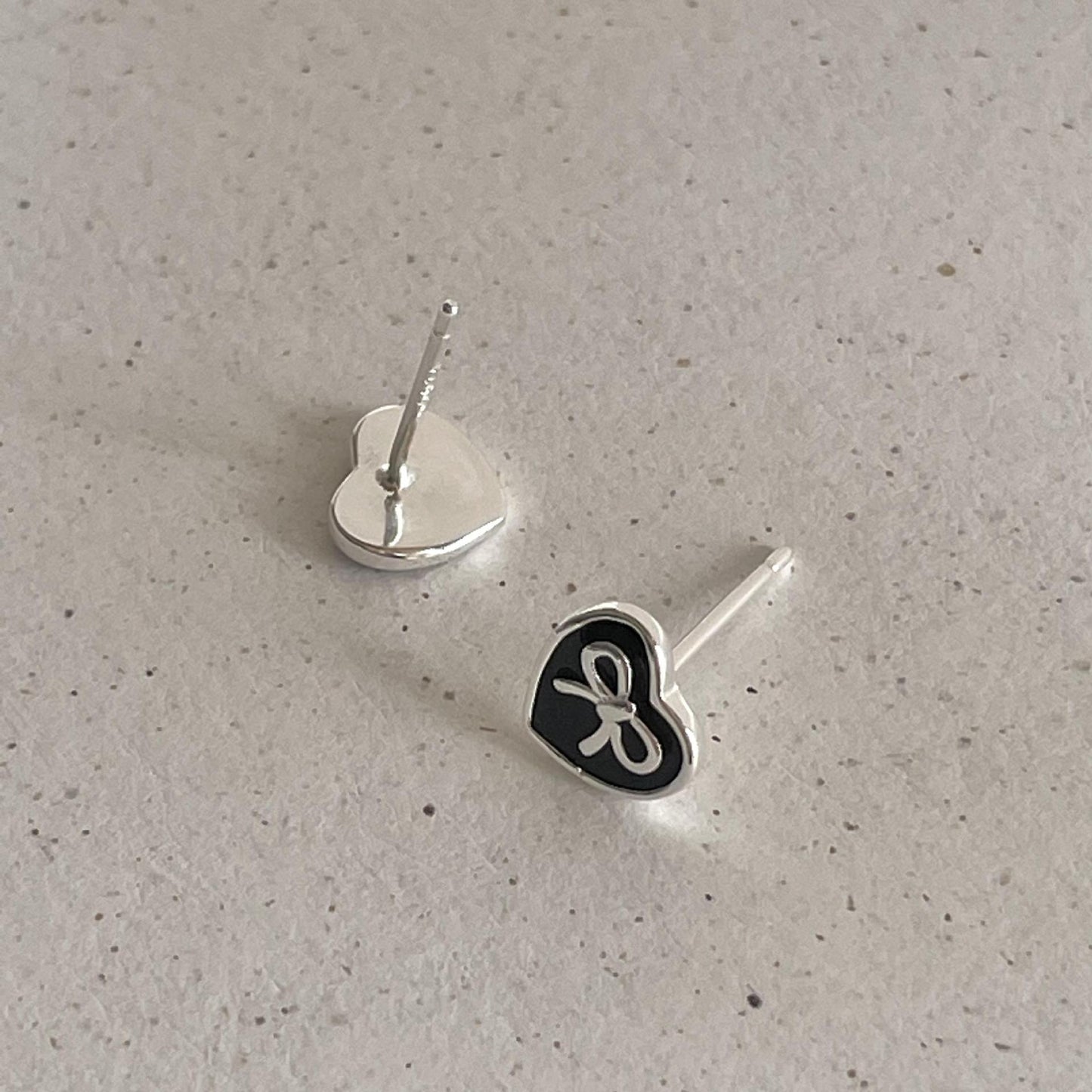 Orecchini in Argento Sterling 925 a Cuore Minimalista con Rivestimento in Resina da Donna