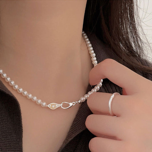 Collar Minimalista de Perlas Redondas de Estilo Francés en Plata de Ley 925 con Acentos de Pedrería