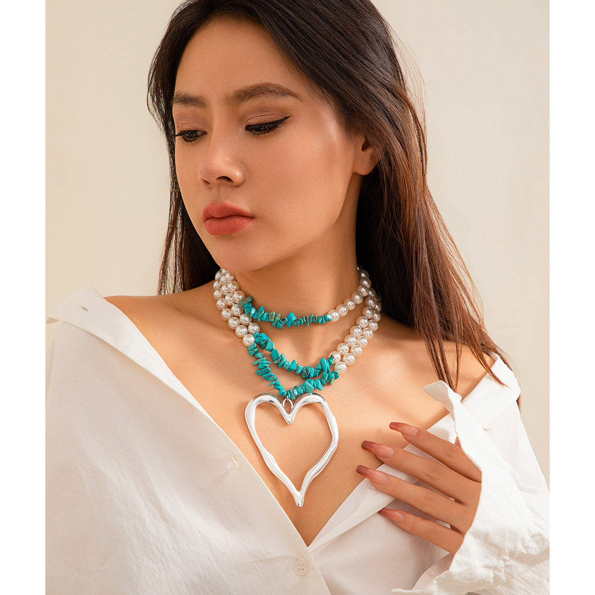 Collana vintage multistrato in turchese a forma di cuore grande da donna con ciondolo in lega e catena di perle placcate