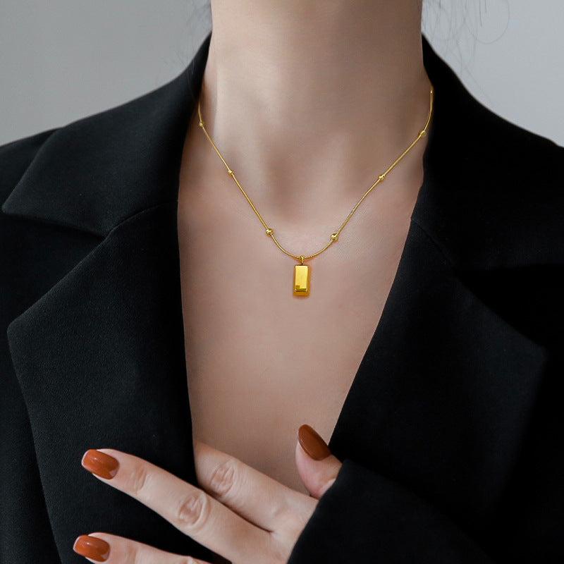Collar minimalista de acero de titanio geométrico con baño de oro para mujer