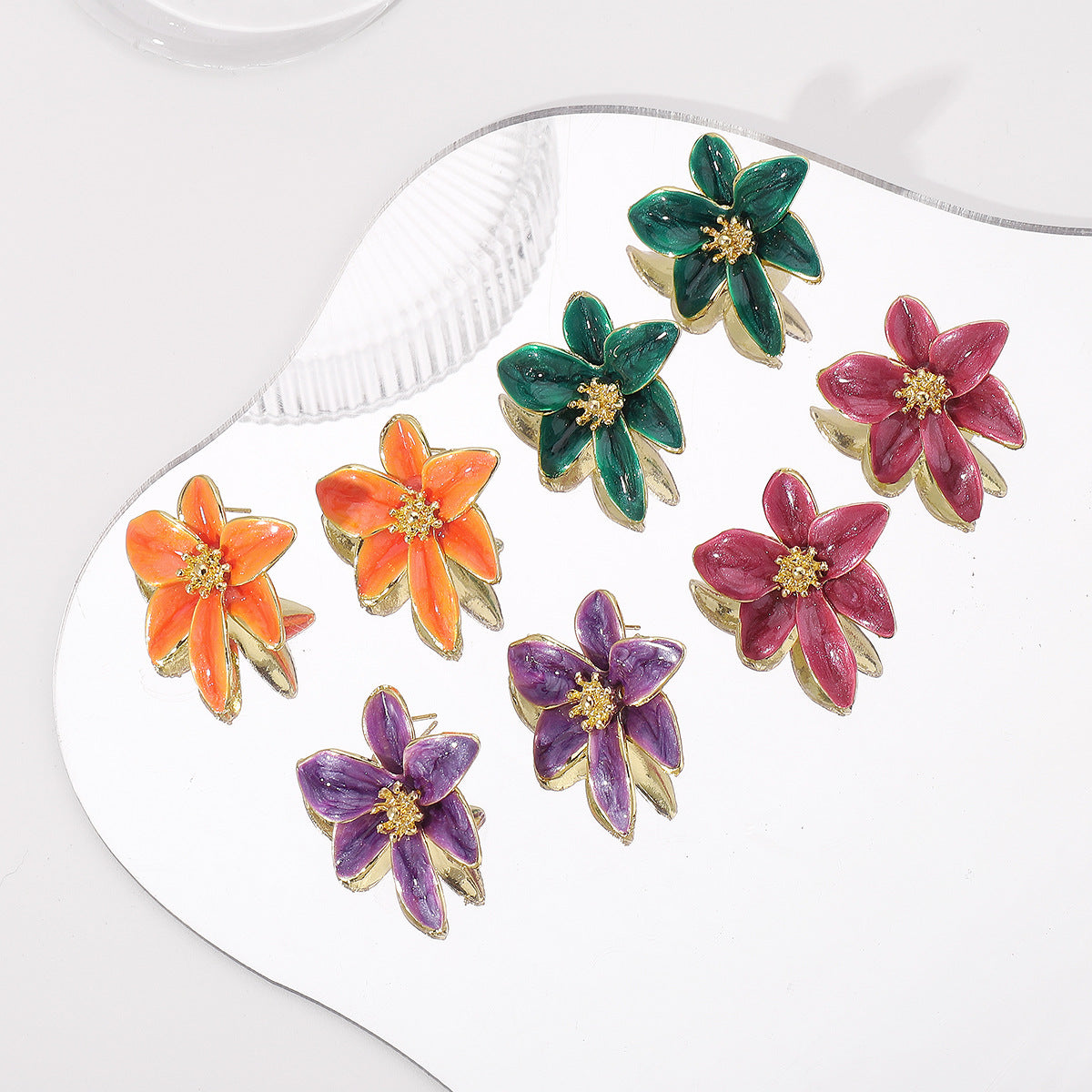 Aretes Minimalistas de Aleación Esmaltados con Diseño Floral y Acabado de Esmalte de Colores para Mujer