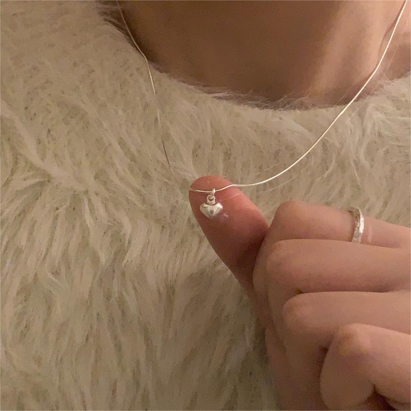 Collana Minimalista a Cuore in Argento Sterling 925 con Accento Geometrico, Delicato Gioiello a Catena Tonalità Fredda da Donna