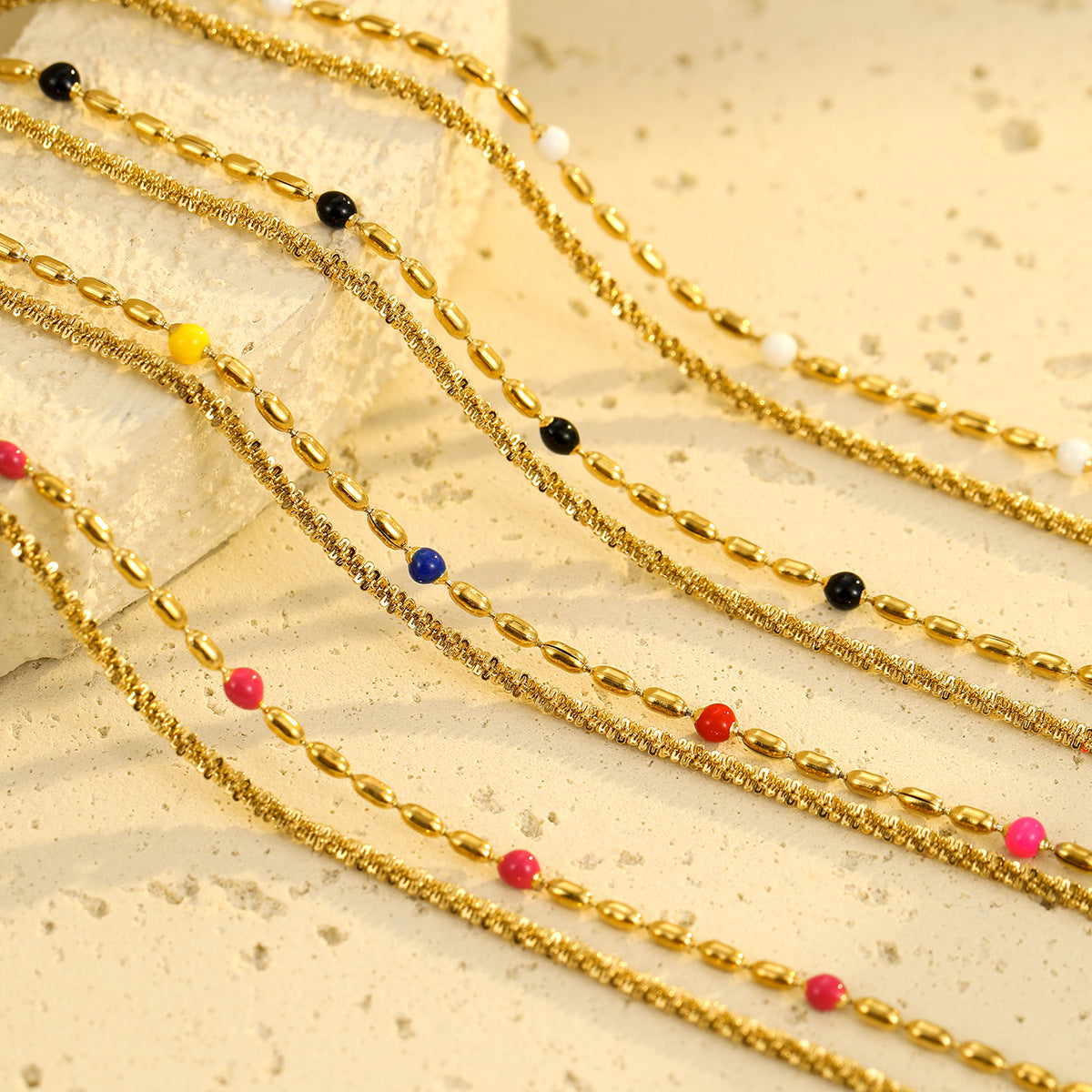 Bracciale da donna stile OL alla moda con perline, base in acciaio inossidabile, finitura placcata oro 18 carati, perline Miyu colorate, costruzione in acciaio al titanio