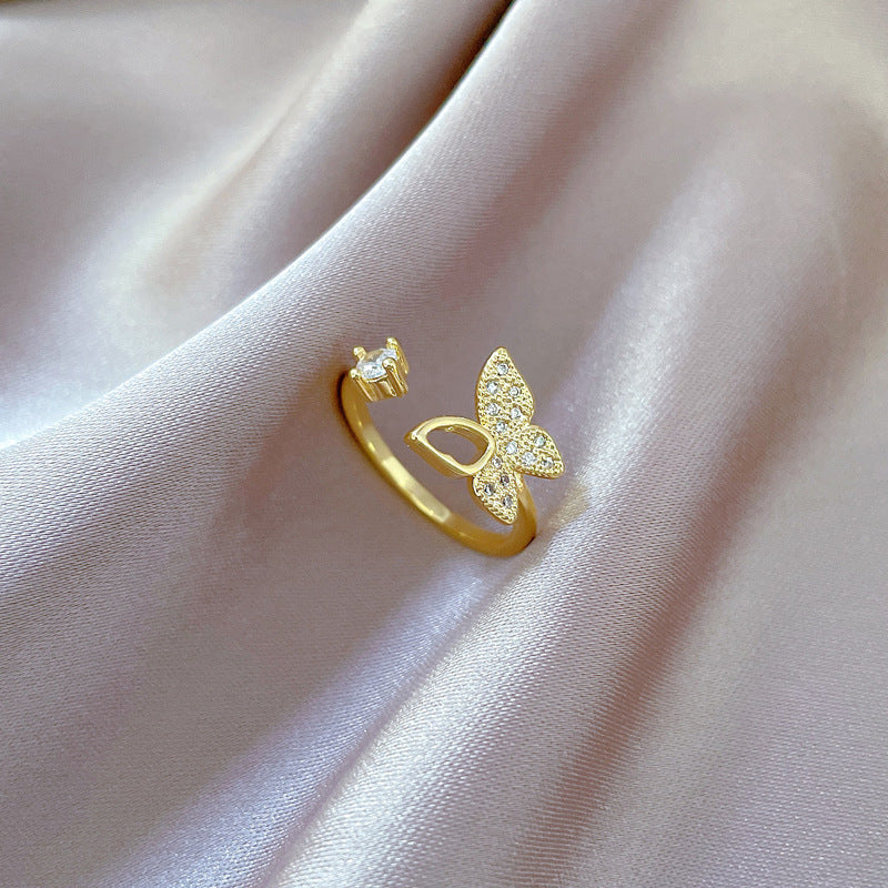 Anello regolabile in ottone placcato oro a forma di farfalla in stile cartone animato per donna con design dolce minimalista e fresco