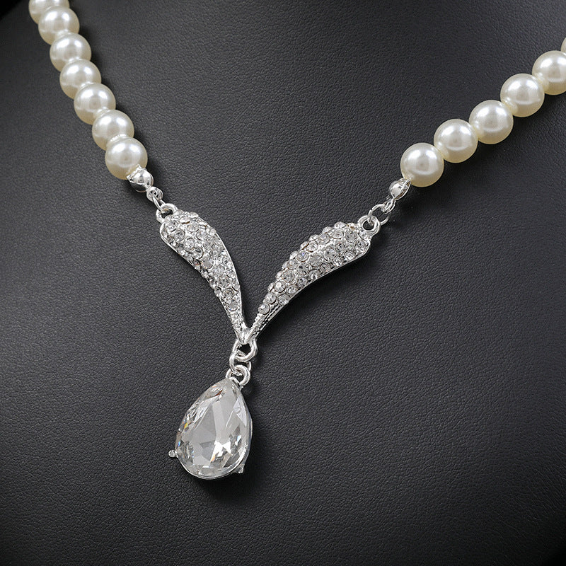 Chic Pearl Necklace and Earrings Set for Women with Rhinestone Inlay Heart-Shaped Pendant, Plated Alloy, Fresh and Sweet Style