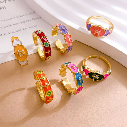 Anillo abierto de latón chapado en oro con diseño floral dulce para mujer