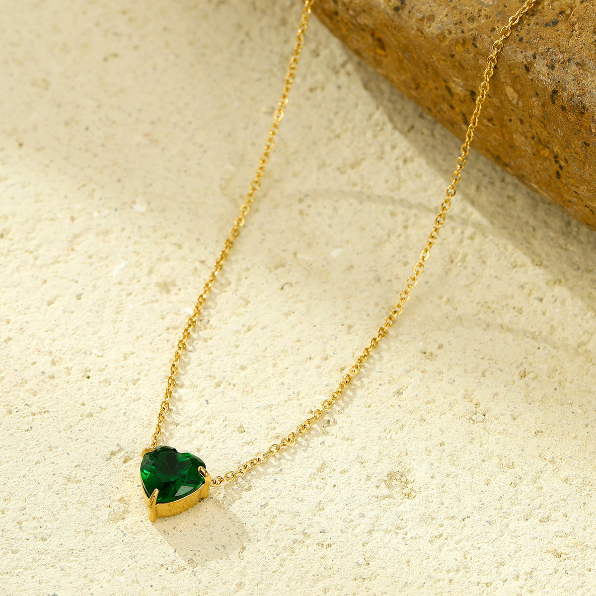 Minimalist Heart-Shaped Stainless Steel Pendant Necklace with Rhinestone Inlay and 18K Gold Plating for Women