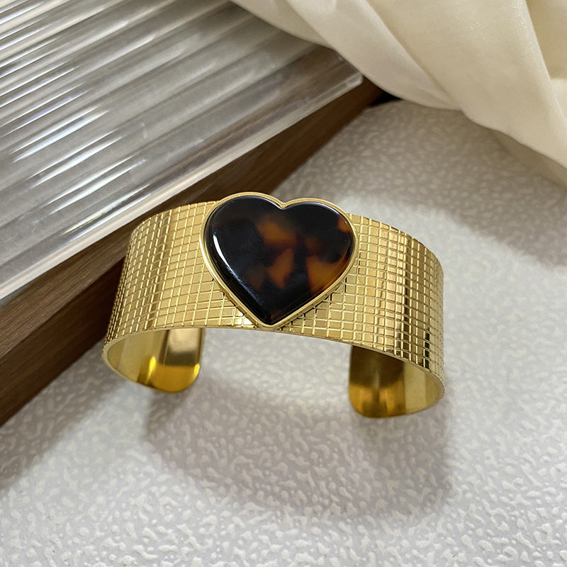 Sweet Gold Plated Stainless Steel Heart Geometric Necklace for Unisex