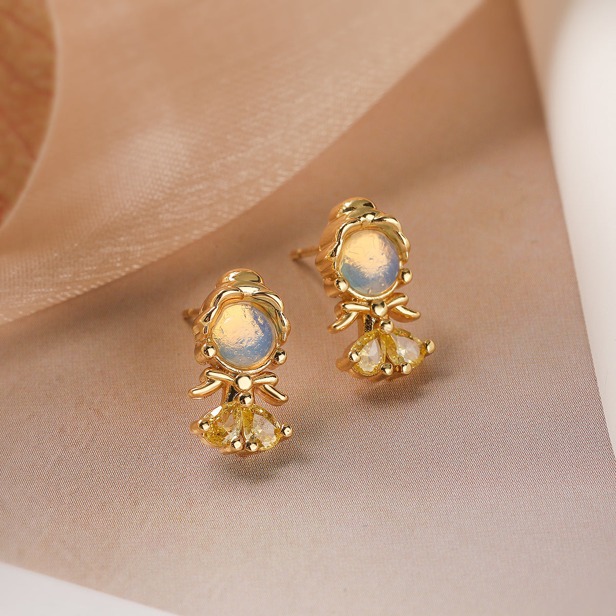 Orecchini Minimalisti Geometrici in Rame con Placcatura in Oro 18K e Zirconia Cubica da Donna