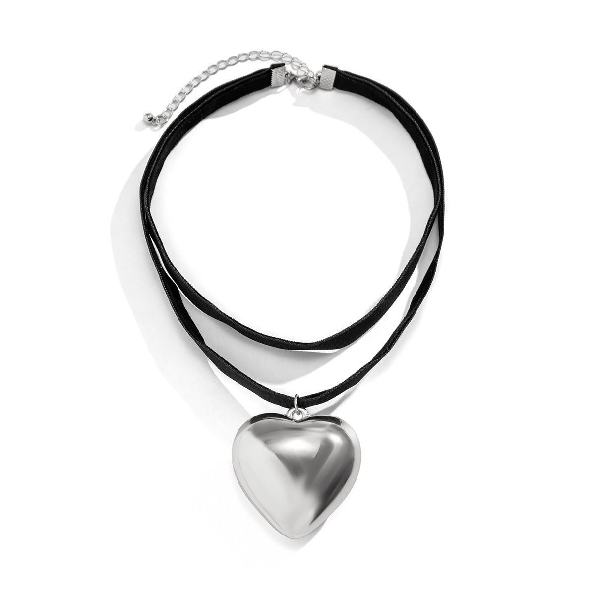 Collana girocollo a cuore dolce e audace con catena in velluto e ciondolo a nappa in resina plastica placcata