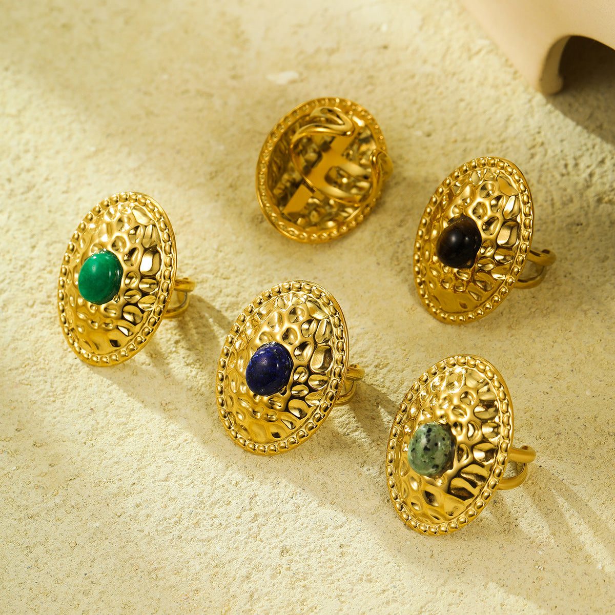 Elegante anillo de acero inoxidable ovalado arrugado estilo vintage francés con incrustaciones de piedra natural para mujer