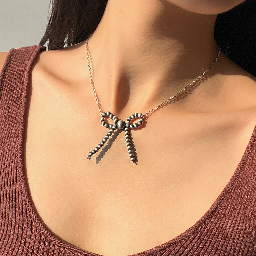 Collana con ciondolo a fiocco vintage da donna con design geometrico, catena in ferro placcato rame elettrolitico, collana a corda annodata regolabile