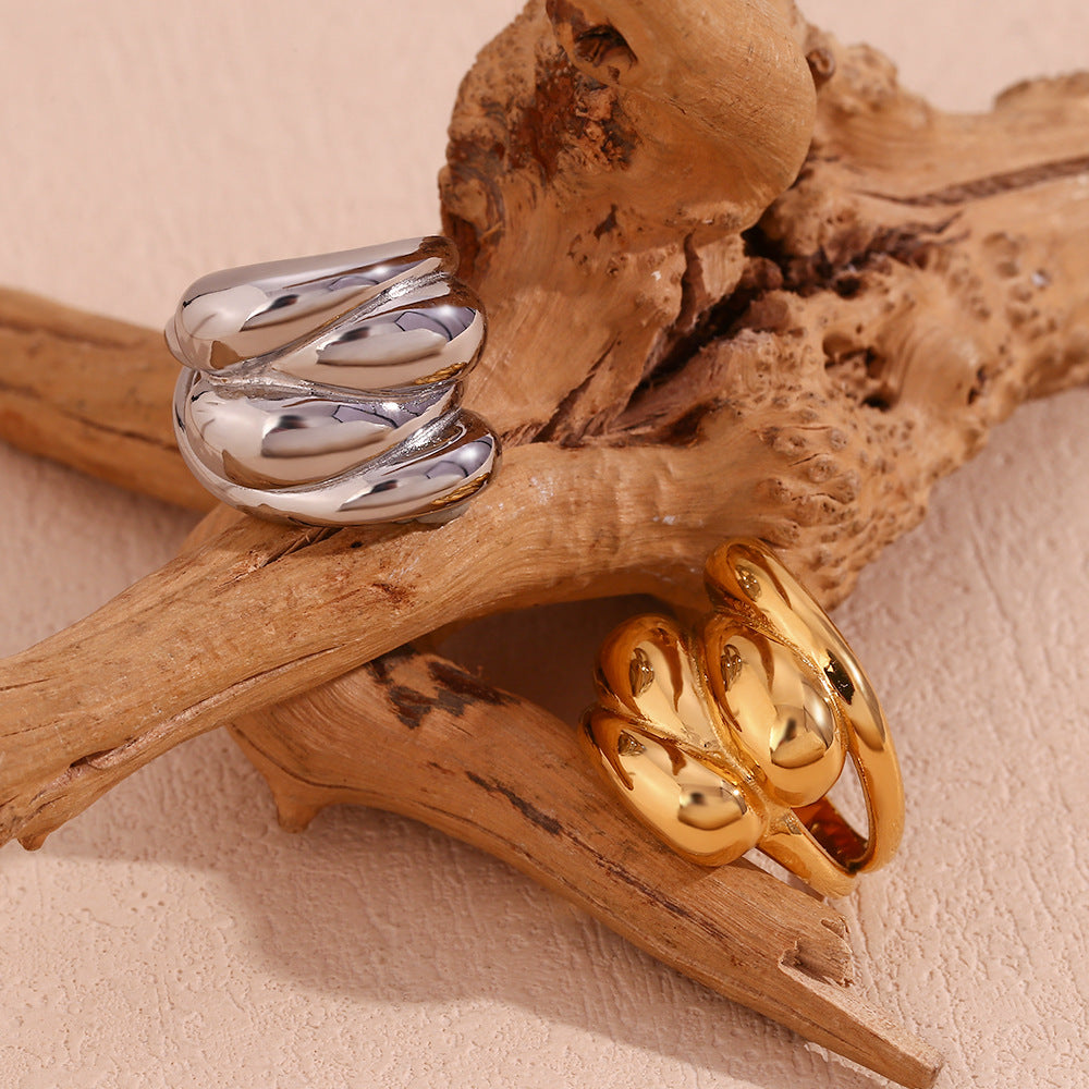 Anello da donna creativo in acciaio inossidabile geometrico placcato oro 18 carati con design a goccia a onda