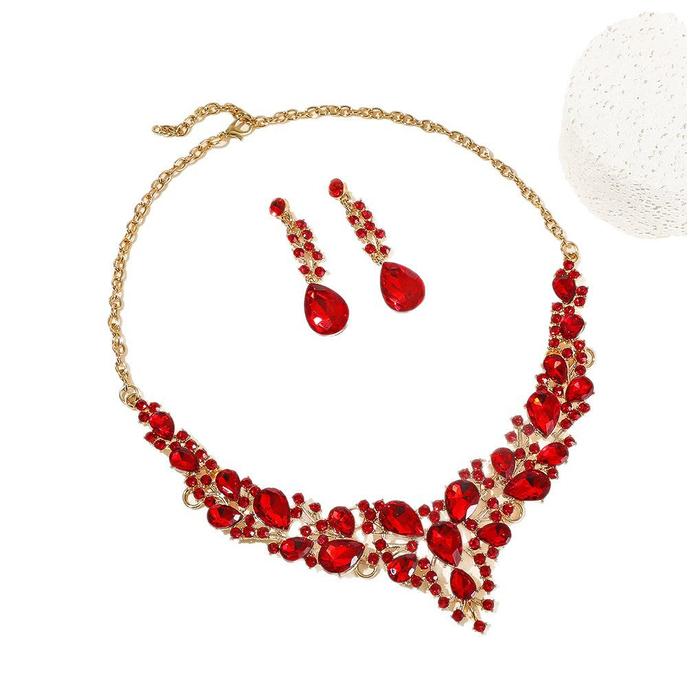 Exaggerated Vintage Floral Leaf Pendant Necklace Set for Women with Alloy Chain and Rhodium Plating, Includes Matching Earrings